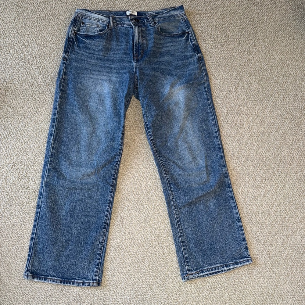 Women’s High Rise Straight Leg Jean
